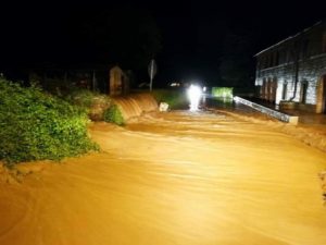 Bomba d'acqua a Rosia, vigili del fuoco a lavoro nella notte: il Sindaco di Sovicille rassicura la popolazione