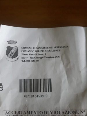 Targhe clonate e finte multe prese a Napoli: tentativi di truffa a danno dei senesi