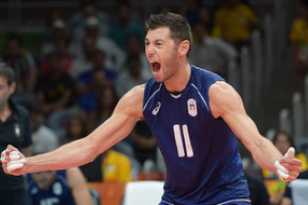 Emma Villas, si prova anche il grande colpo Simone Buti