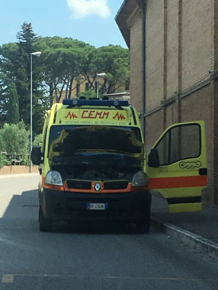 Ambulanza si guasta mentre trasporta un'anziana
