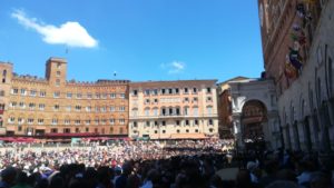 Assegnazione, la lista dei 10: contradaioli in attesa