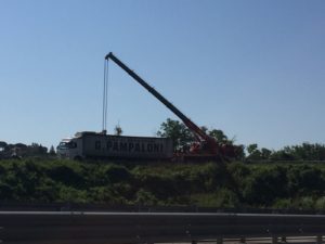 Articolato perde una bobina da due tonnellate, sfiorata tragedia in tangenziale