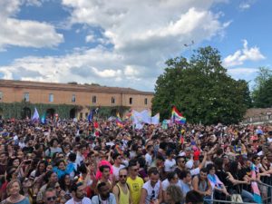 In 10mila al Toscana Pride, Siena invasa dai colori dell'arcobaleno - FOTO