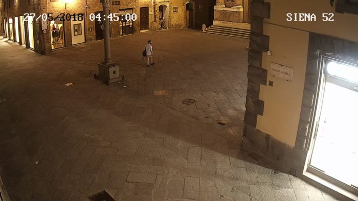 Preso il vandalo che ha deturpato i muri del centro storico