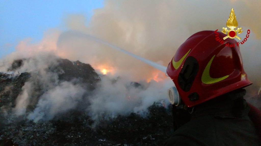 Incendio Selvamaggio sotto controllo: operazioni dei vigili del fuoco quasi completate