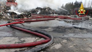 Incendio a Selvamaggio, vigili del fuoco ancora in azione - FOTO