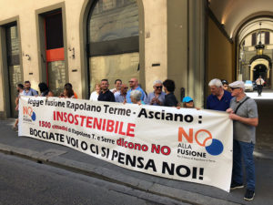 Cittadini di Rapolano e Serre, no alla fusione con Asciano: in Regione 1500 firme per bloccare l'iter della proposta di legge