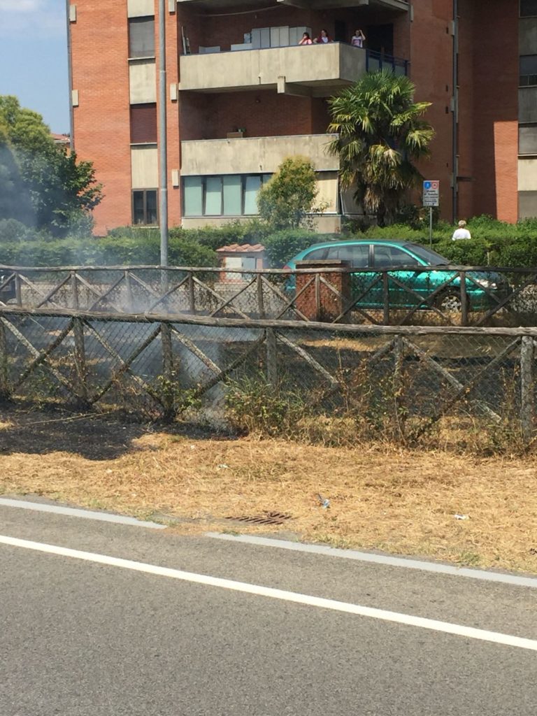 Principio di incendio in via Renaldini - VIDEO