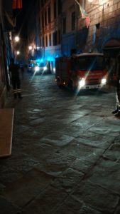 Anziana colta da malore nel vicolo della Palla a Corda