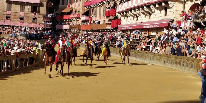 La Giraffa vince la Provaccia del Palio