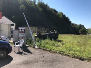 Auto si ribalta in Pescaia - FOTO