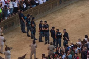 Servizio d'ordine Palio, il bilancio: il Questore Capuano ringrazia operatori e Contrade
