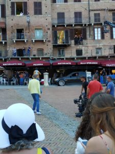 "Six Underground": inseguimenti e sparatorie in Piazza del Campo - FOTO