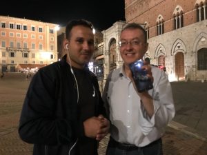 Abdelghani ritrova il telefono smarrito da Biliorsi e salva foto e ricordi del Palio vinto