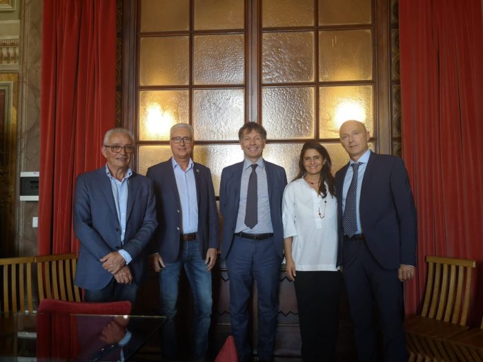 Eccezionale intervento cardiaco alle Scotte, l'&eacute;quipe medica dal sindaco De Mossi