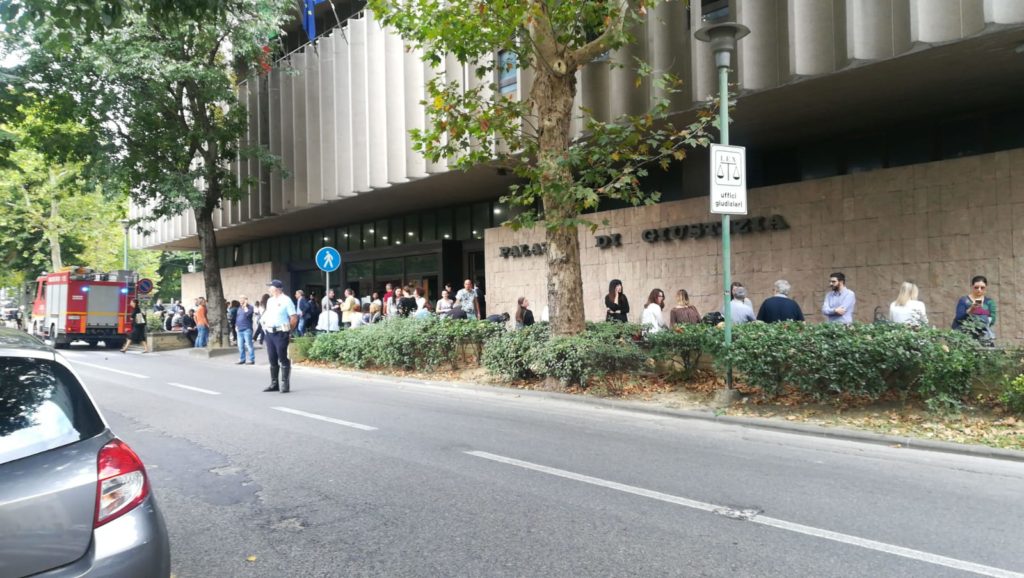 Evacuazione del Palazzo di Giustizia, si sarebbe trattato di un malfunzionamento del sistema d'allarme