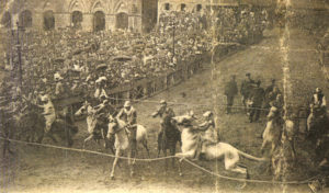 Le stranezze dei Palii straordinari, dagli scienziati in fuga alla corsa all'ora di pranzo