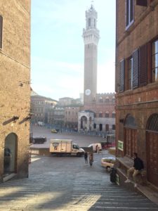 Montati i primi steccati in Piazza del Campo