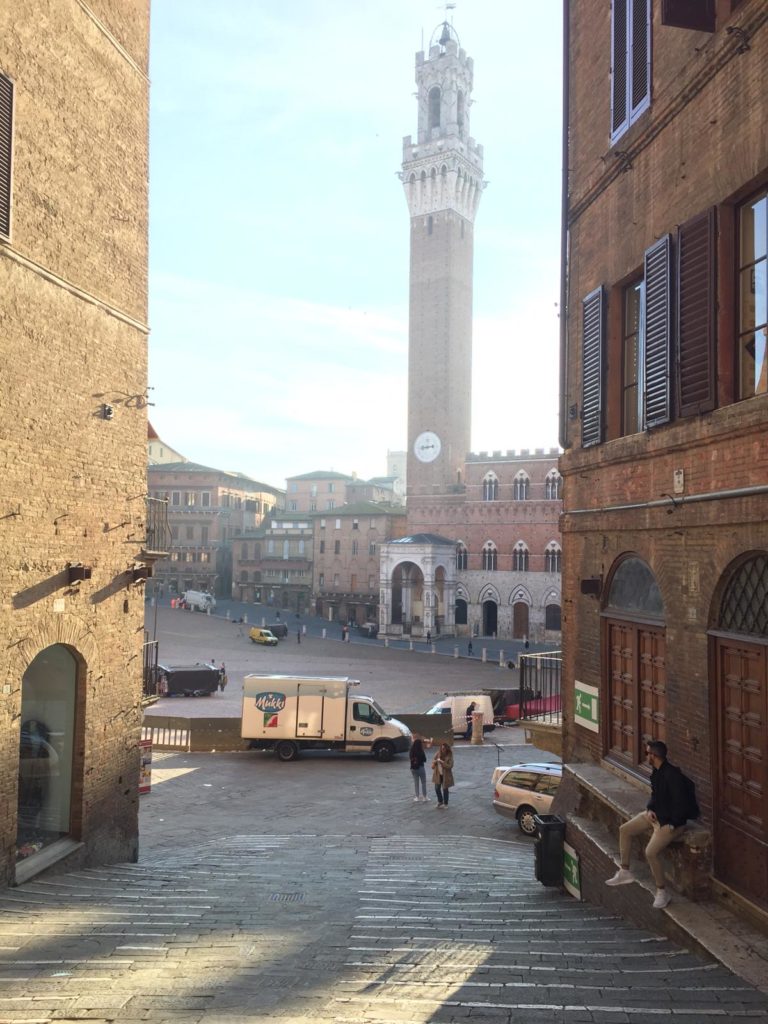 Montati i primi steccati in Piazza del Campo