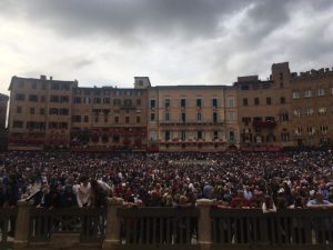 Palio straordinario: il Drago vince la prima prova
