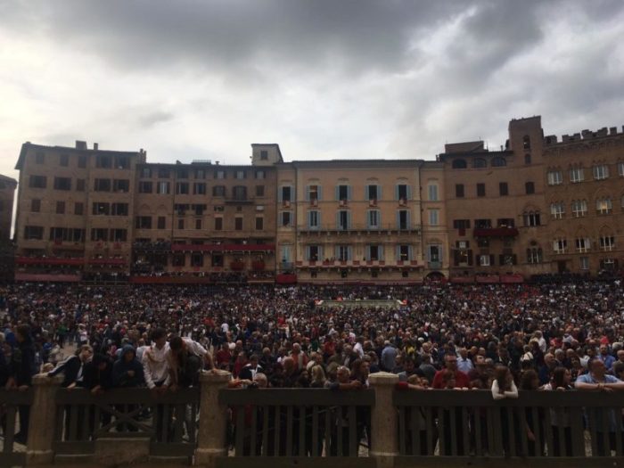 Palio straordinario: il Drago vince la prima prova