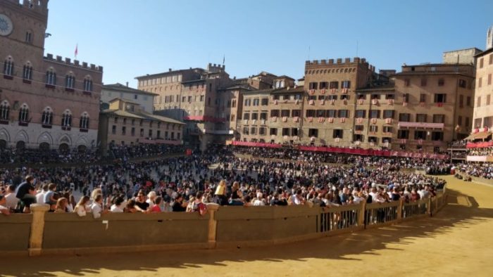 Tanta gente in Piazza per la provaccia