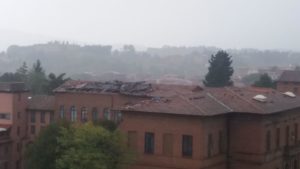 Tempesta su Siena, danneggiato il tetto della scuola Saffi