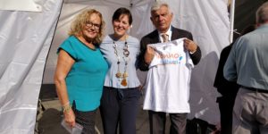 L'assessore Appolloni alla campagna per l'udito in Piazza Matteotti