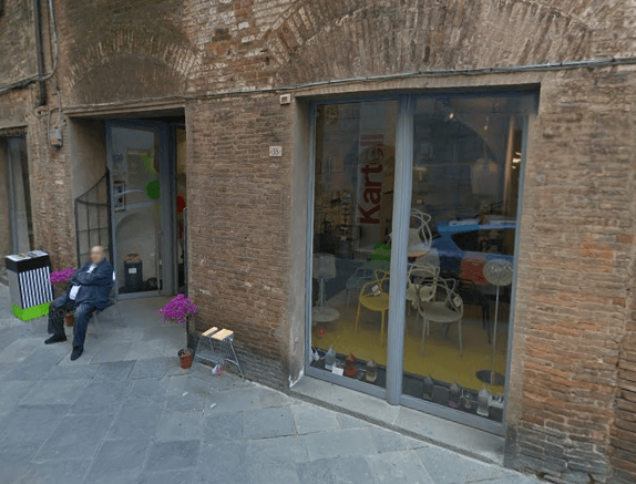 Anche il mobilificio Ad&ugrave; Muzzi in via delle Terme chiude i battenti