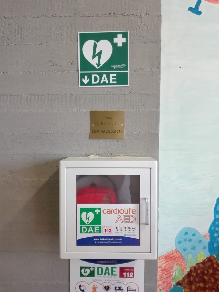 I dipendenti della Siena Parcheggi donano un defibrillatore all'Istituto &ldquo;Federigo Tozzi&rdquo;