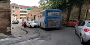 Scontro tra auto e pullman in via Beccafumi
