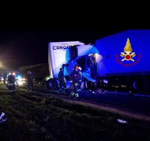 Due incidenti tra mezzi pesanti sull'A1