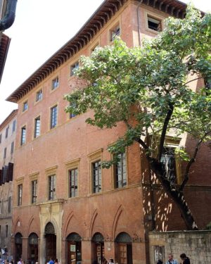 Siena, alla Galleria Olmastroni la mostra di Maddalena Governi