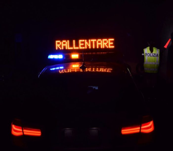 Nel buio a piedi sull&rsquo;Autopalio per tornare a Firenze: salvato dalla polizia stradale