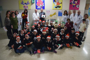 La scuola "Rodari" di Arbia dona un presepe di gesso a Pediatria