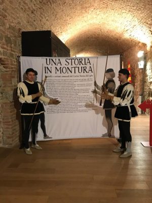 Inaugurata "Una storia in montura. Bozzetti e costumi comunali del Corteo Storico del 1981&rdquo;