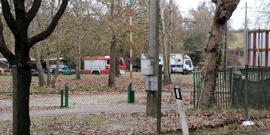 Salvato cavallo caduto nel fosso di notte