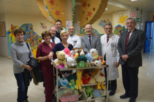 Natale alle Scotte, dipendenti e Comitato soci Coop Siena donano peluches ai bimbi di pediatria