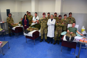 Il 186° Reggimento Paracadutisti Folgore di Siena celebra il Natale con una donazione di sangue