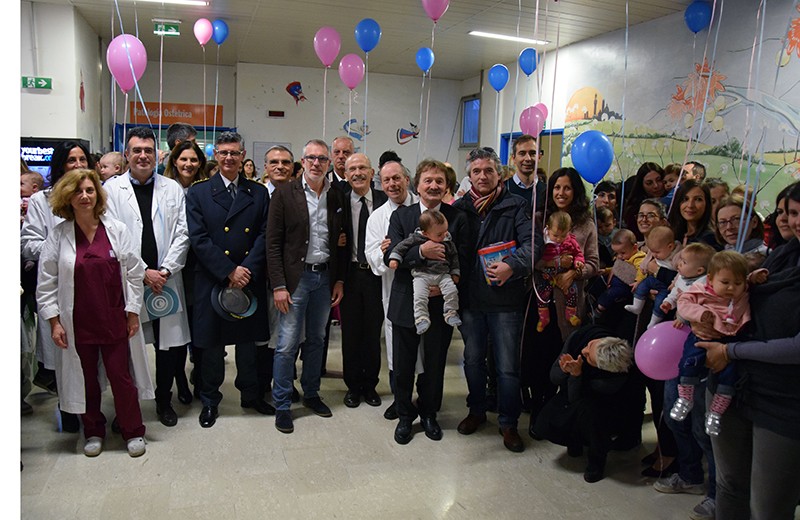 Natale alle Scotte, l'abbraccio alle famiglie e ai bambini nati nel 2018