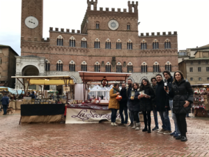 Mercato nel Campo, buona la prima