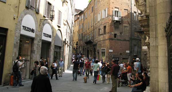 La proposta di 5 Consiglieri comunali di Siena: "Un fondo di garanzia per salvare l’occupazione"