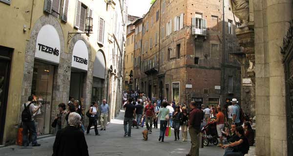 Mancata chiusura domenicale: sciopero nel commercio per Natale, Santo Stefano e Capodanno