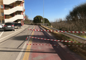 Strada interna di accesso alle Scotte, cede muro perimetrale