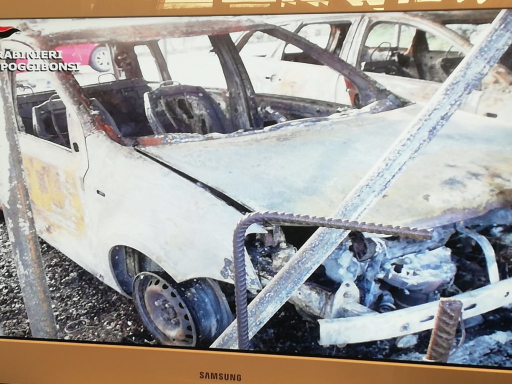 Aggressioni con la mazza e auto bruciate per intimidire gli ex operai: societ&agrave; di spurghi nel mirino