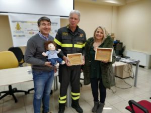 I vigili del fuoco di Siena donano preziosi fondi all'associazione "A Piccoli passi"