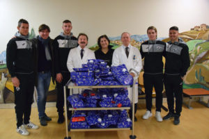 La Robur Siena porta i regali ai piccoli pazienti di Pediatria