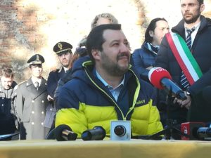 Salvini a Suvignano: "Lo Stato è più forte della Mafia. L'azienda sarà modello per il territorio" - FOTO