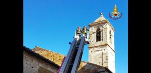 Trequanda, rimossa la sfera in rame della chiesa dei Santi Pietro e Paolo