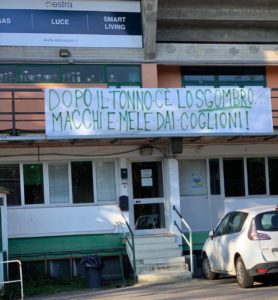 Mens Sana: nuovo striscione polemico della tifoseria al PalaEstra